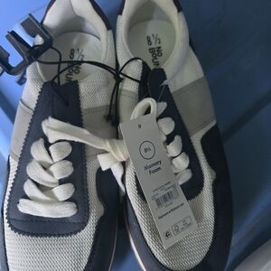 Black and White Sneakers with Memory Foam